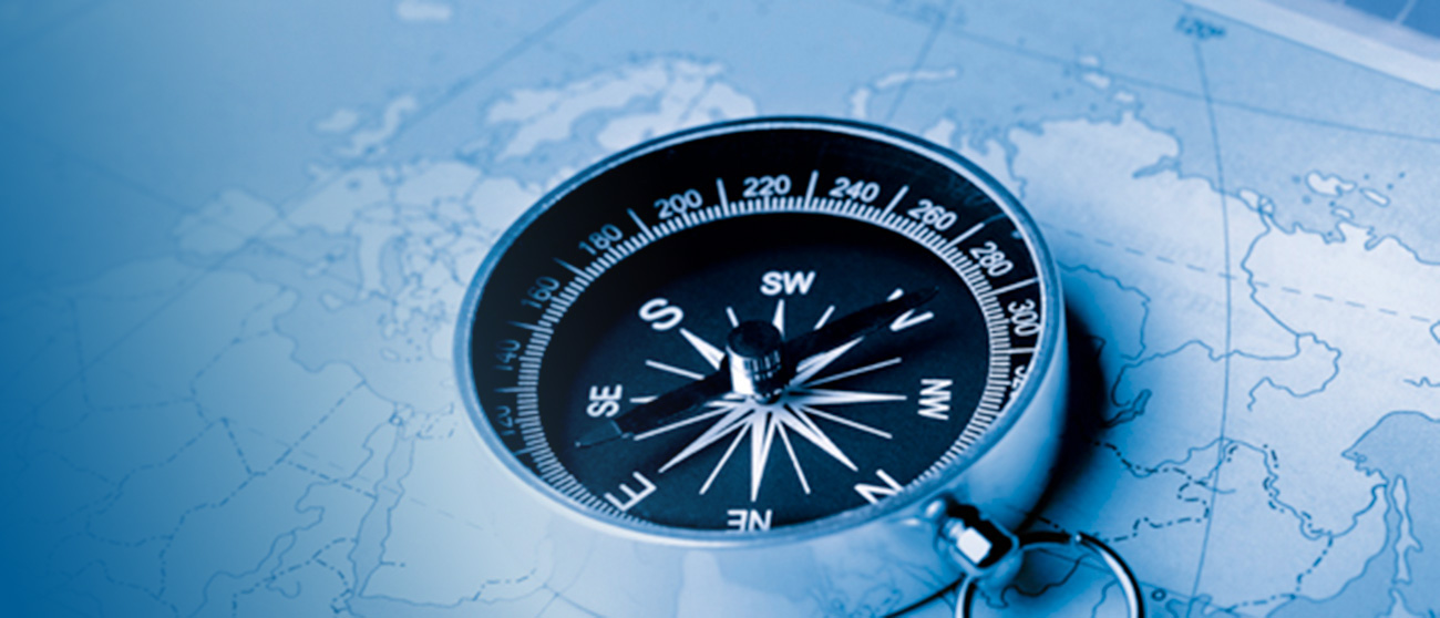 Kompass auf einer Seekarte