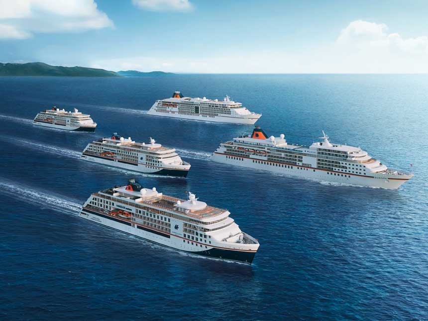 Die Schiffe der Hapag-Lloyd Cruises Flotte auf See